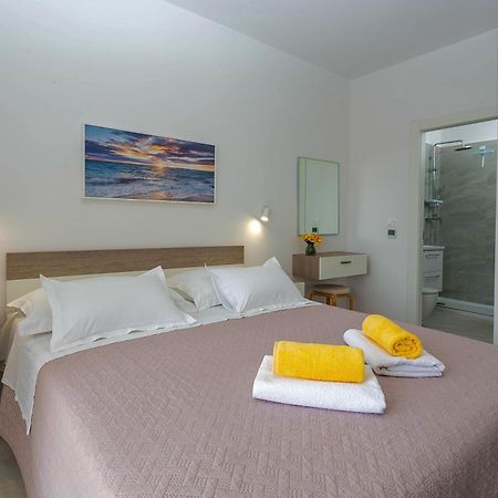 Apartments Tatjana Dominis Хвар Екстериор снимка