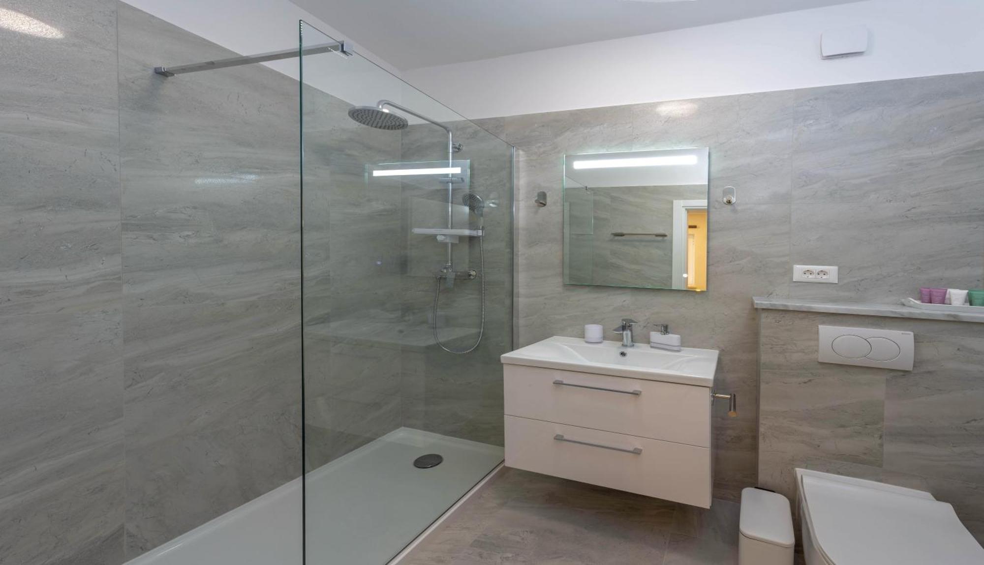 Apartments Tatjana Dominis Хвар Екстериор снимка