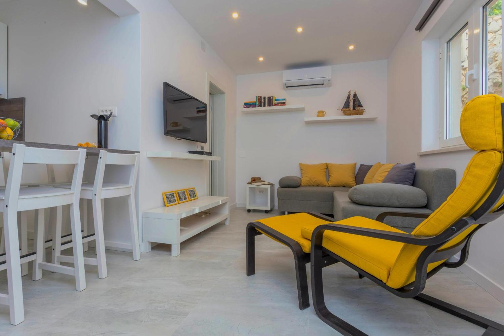 Apartments Tatjana Dominis Хвар Екстериор снимка