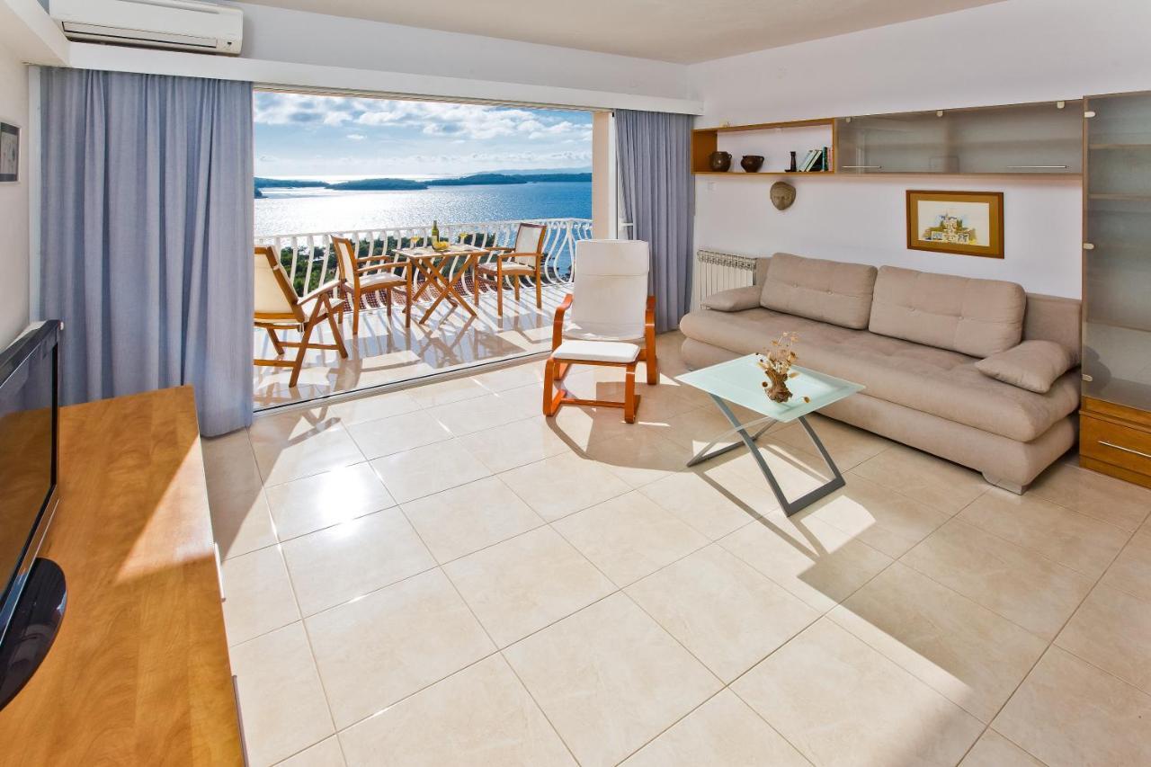 Apartments Tatjana Dominis Хвар Екстериор снимка