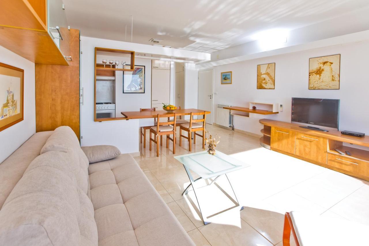 Apartments Tatjana Dominis Хвар Екстериор снимка