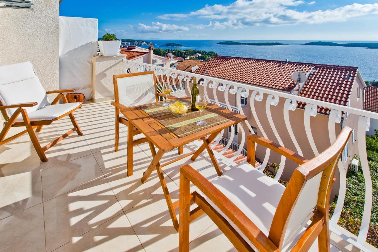 Apartments Tatjana Dominis Хвар Екстериор снимка